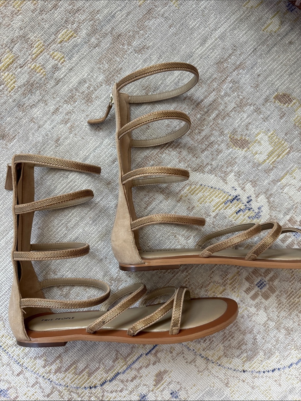 NEW Free People Theia Gladiator Neutral Gold Detail Leather Sandals 8.5 - Picture 4 of 10